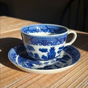 Vintage Blue Willow Pattern Teacup & Saucer Set.